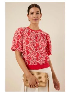 Avara Carrigan red top size small